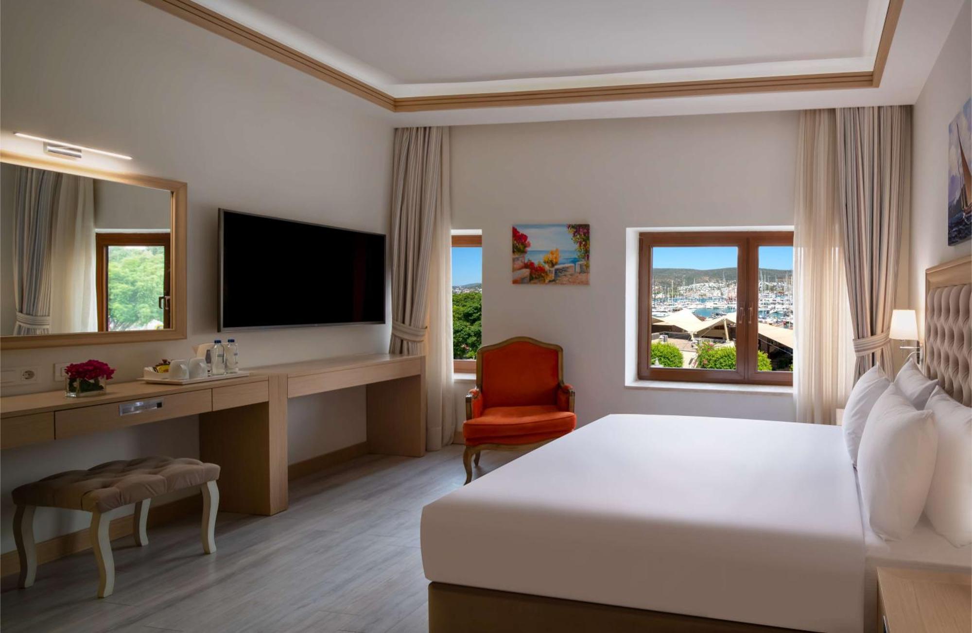 Doubletree By Hilton Bodrum Marina Vista Bagian luar foto